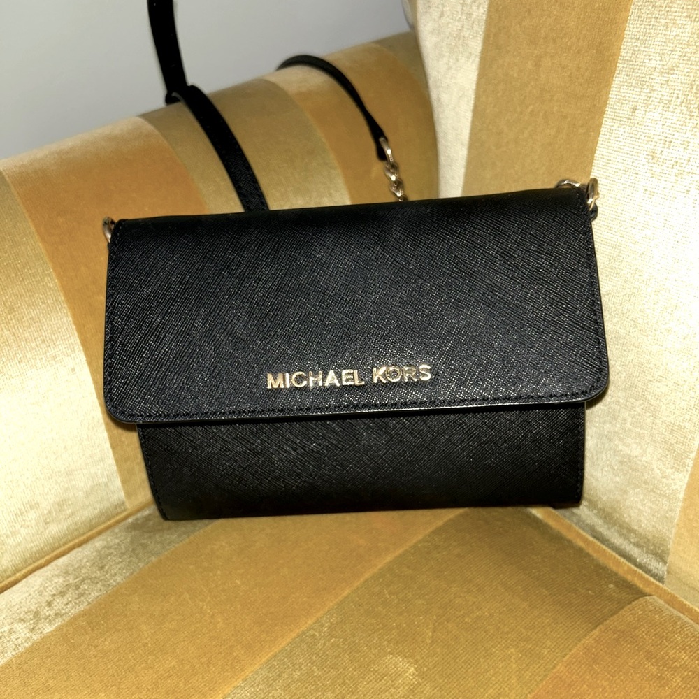Michael Kors purse with adjustable strap. Like new